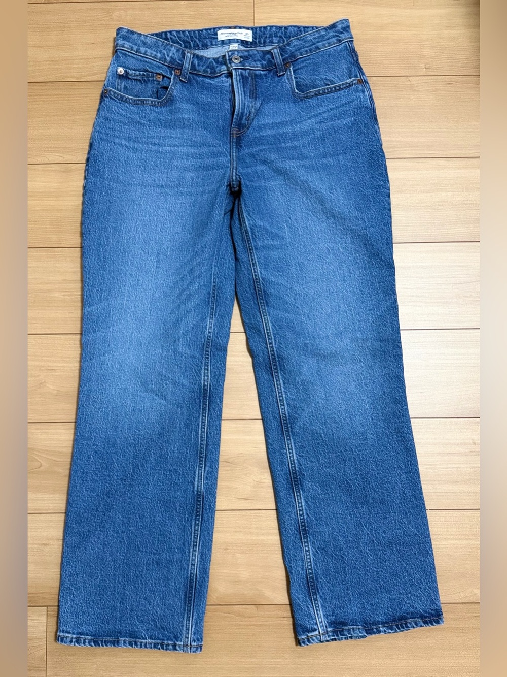 A&F- Low Rise 90s Relaxed Jeans